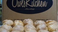 Satu lagi tempat beli soes enak di Bandung, yaitu Rumah Ngemil Owls Kitchen. Lokasinya ada di Jalan Kalijati, Antapani. Soes klasik yang dirawarkan di sini memiliki isian krim vanila. Foto: Google Review