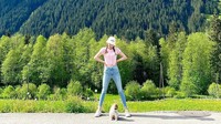 Dalam unggahan Instagram, keduanya tampak sedang berada di Swiss. (Foto: dok. Instagram @leedahey4eva) 