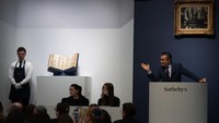 Sebuah Alkitab Ibrani berusia 1.100 tahun, yang merupakan salah satu manuskrip Alkitab tertua di dunia, terjual seharga $38 juta atau Rp567 miliar (Kurs Rp14.940) di New York, Amerika Serikat. Getty Images/Alexi Rosenfeld  