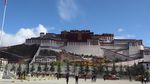 Mengunjungi Istana Potala Bekas Kediaman Dalai Lama di Tibet