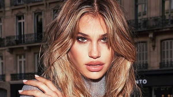 8 Foto Model Cantik yang Di-ghosting Pacar Taylor Swift Saat Putus