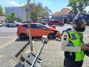 Mobil Tabrak Kereta Jaladara di Jalan Slamet Riyadi Solo