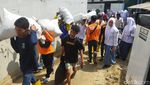 Pandawara dan Warga Bersihkan Pantai di Banten, Sampah Capai Ribuan Karung