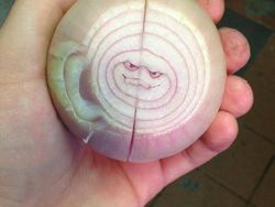 Deretan Foto Penampakan Wajah di Benda Mati