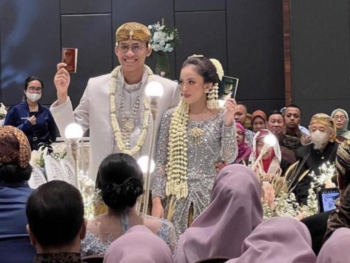 Pasangan pengantin viral di media sosial, tiket konser Coldplay jadi mahar.