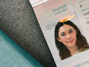 Viral Foto Paspor Nana Mirdad, Netizen: Emang Boleh ya Secantik Ini?