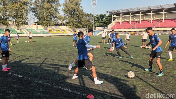 Pemain PSIS Semarang menjalani latihan perdana di Stadion Citarum, Senin (22/5/2023).