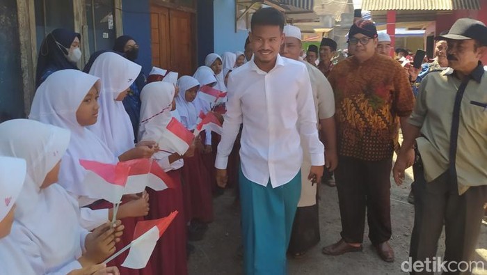 Pemain Timnas Indonesia U-22 Bagas Kaffa tiba di kampung halamannya di Dusun Sindas, Desa Pancuranmas, Kecamatan Secang, Kabupaten Magelang, Senin (22/5/2023).