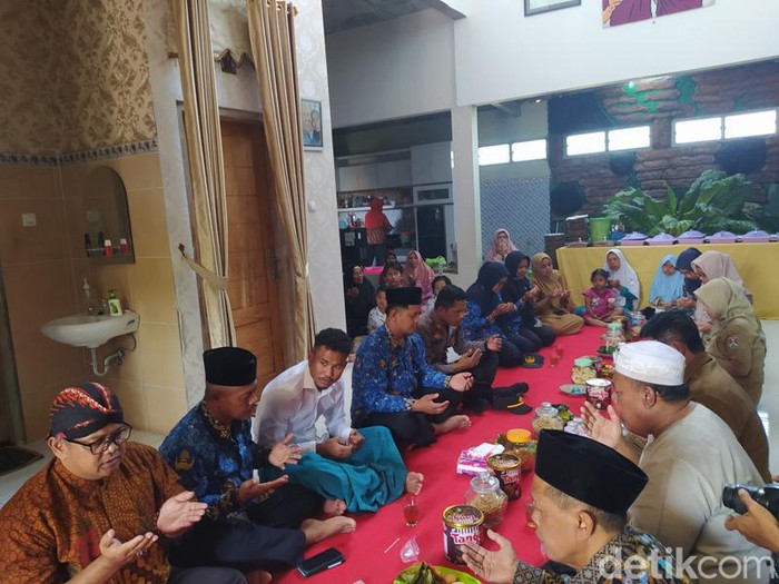 Pemain Timnas Indonesia U-22 Bagas Kaffa tiba di kampung halamannya di Dusun Sindas, Desa Pancuranmas, Kecamatan Secang, Kabupaten Magelang, Senin (22/5/2023).