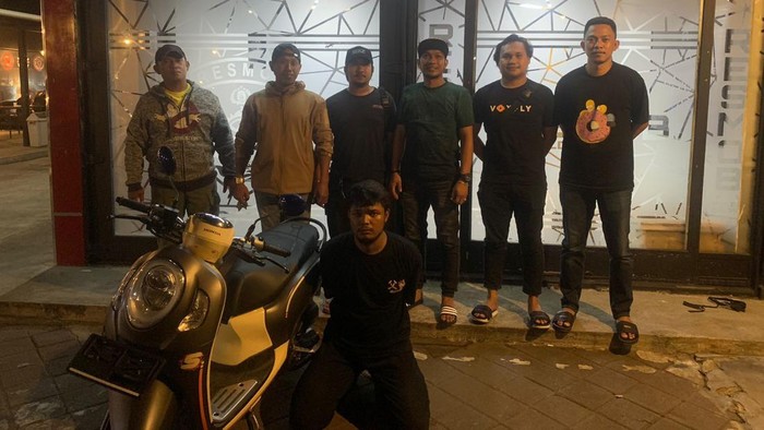 Pemuda bernama Asrul (23) ditangkap polisi lantaran mencuri motor temannya sendiri bernama M. Isra (24) di Gowa, Sulawesi Selatan (Sulsel).