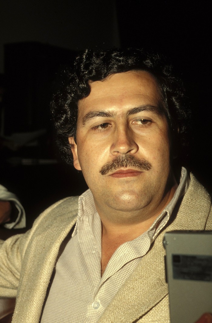 Penampakan Bekas Rumah Mewah Gembong Narkoba Terkaya Dunia COLOMBIA - FEBRUARY 01: Pablo Escobar, the godfather of the Medellin Cartel in Colombia in February , 1988. (Photo by Eric VANDEVILLE/Gamma-Rapho via Getty Images)