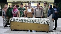 Camat Tambakboyo membacakan nota kesepakatan damai (Foto: Ainur Rofiq)