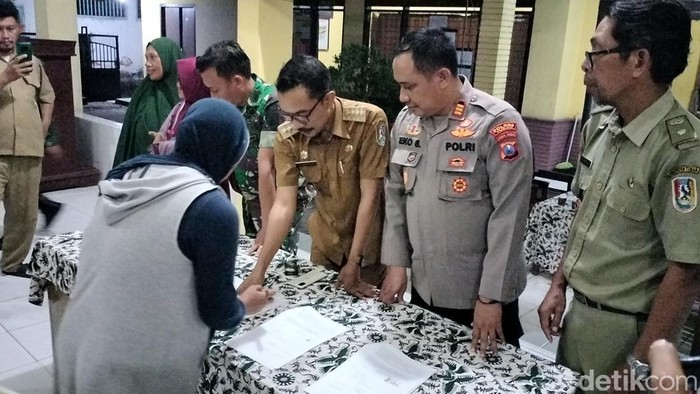 penembokan rumah warga di tuban