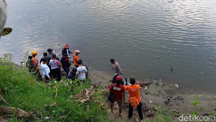 Heboh penemuan potongan tubuh mayat di Sukoharjo dan Solo. Hingga kini, polisi masih menyelidiki apakah potongan tersebut dimiliki oleh satu orang yang sama.