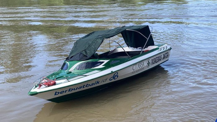 Tim berbuatbaik.id bersama Ikatan Bidan Indonesia membuat perahu ambulans untuk layanan kesehatan di Kecamatan Binter, Nunukan, Kalimantan Utara. Ini ceritanya.