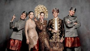 9 Inspirasi Baju Pernikahan Adat Sumatera ala Artis, Elegan bak Raja dan Ratu