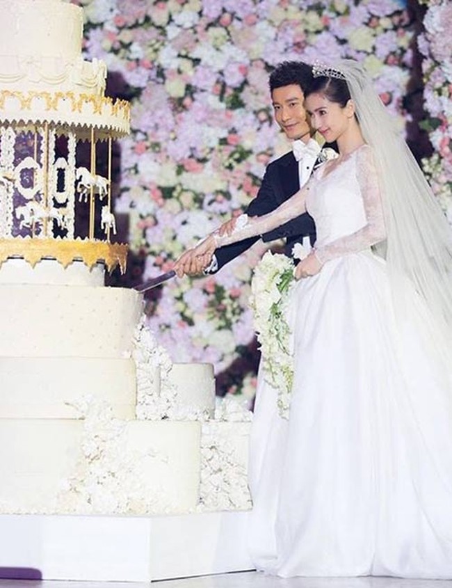 Pernikahan mewahnya kala itu jadi sensasional karena menghabiskan biaya hingga Rp 473 miliar. Foto: thebridestory/Instagram