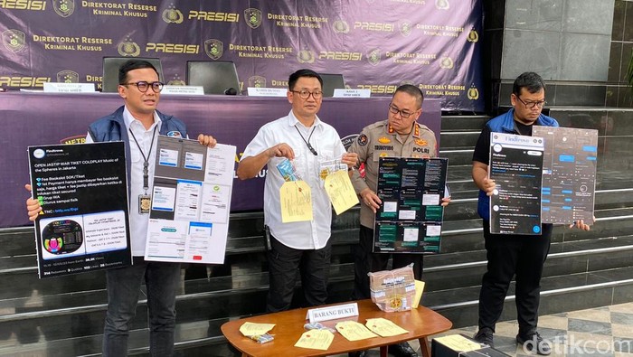 Polda Metro Jaya menangkap pasutri pelaku penipuan modus jastip tiket Coldplay