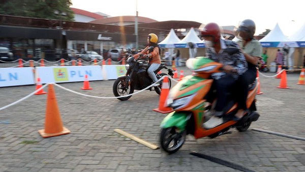 Potret Keseruan di Arena Test Drive Periklindo