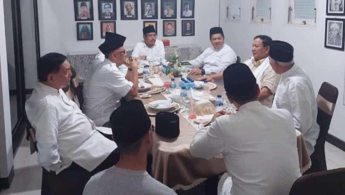 Prabowo Subianto saat bertemu pengurus Gerindra Jatim