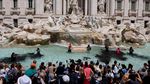 Protes Iklim, Aktivis Lingkungan Ubah Air Mancur Ikon Roma Jadi Hitam