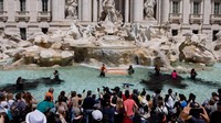 Dalam sebuah pernyataan, Ultima Generazione menyerukan diakhirinya subsidi publik untuk bahan bakar fosil dan mengaitkan protes tersebut dengan banjir mematikan di wilayah Italia utara Emilia-Romagna dalam beberapa hari terakhir. Alessandro Penso/MAPS/REUTERS  