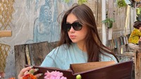 Ketika berlibur ke Bali, ia tak pernah absen mengunjungi berbagai tempat makan enak. Terutama ketika memasuki waktu brunch atau jeda antara sarapan dan makan siang. Foto: Instagram/rklopperr