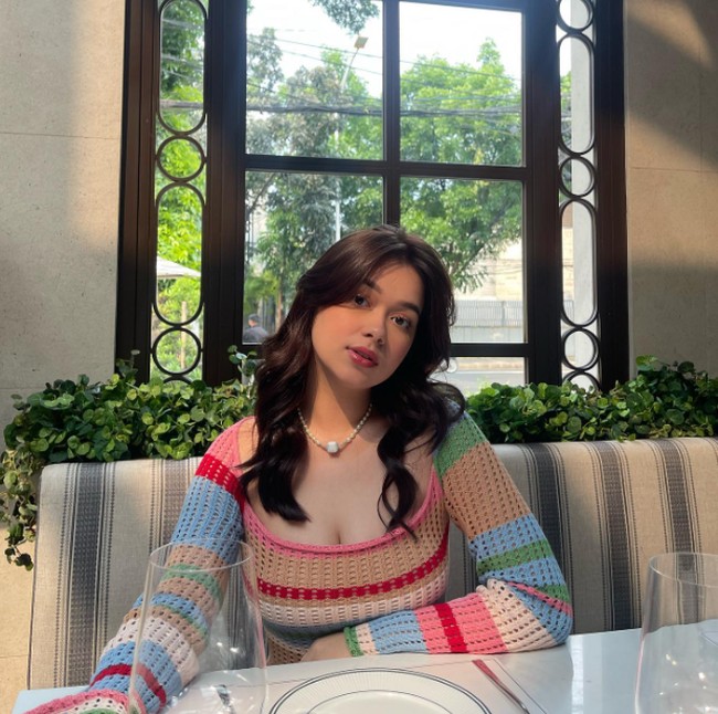 Becca terjun ke industri hiburan sejak usia belia. Namanya mulai banyak dikenal setelah membintangi sinetron Mermaid In Love (2016) hingga terlibat dalam film Habibi & Ainun (2019). Foto: Instagram/rklopperr