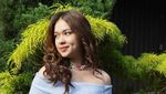 Rebecca Klopper Doyan Ngopi Sambil Brunch di Restoran