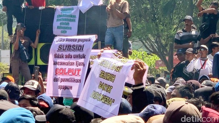 Ribuan petani di Bondowoso demo tuntut distribusi pupuk subsidi