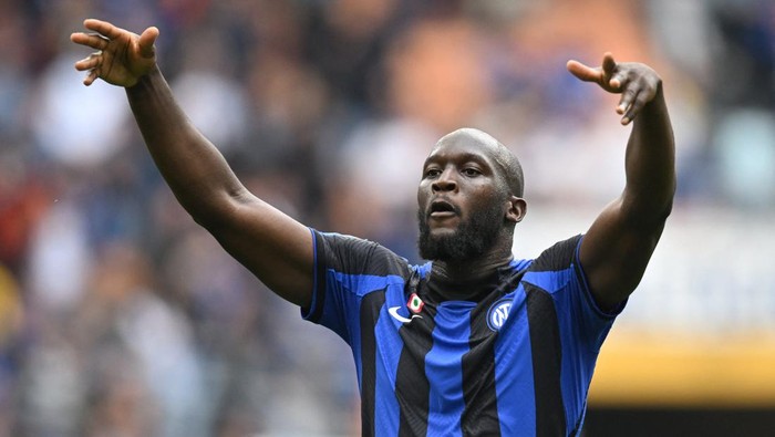 Soccer Football - Serie A - Inter Milan v Lazio - San Siro, Milan, Italy - April 30, 2023 Inter Milans Romelu Lukaku celebrates after the match REUTERS/Daniele Mascolo