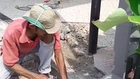 RW 03 Pluit Riang Prasetya mengatakan bangunan yang memakan jalan itu terdapat di ruko blok Z4 Utara dan ruko Blok Z8 Selatan. Dia berharap para pemilik bangunan ruko dapat mematuhi imbauan kelurahan Pluit untuk membongkar secara mandiri sesuai batas waktu yang ditentukan (dok Istimewa)