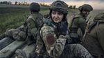Senyum Tentara Wanita Ukraina di Garis Depan Perang