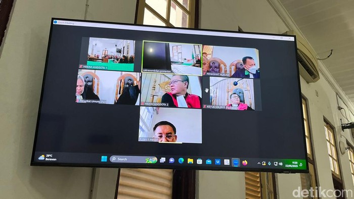 Sidang online dengan terdakwa bos judi online Apin BK, (Raja Malo Sinaga/detikSumut)