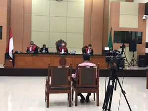 Hakim Tolak Eksepsi Haris Azhar di Kasus Lord Luhut