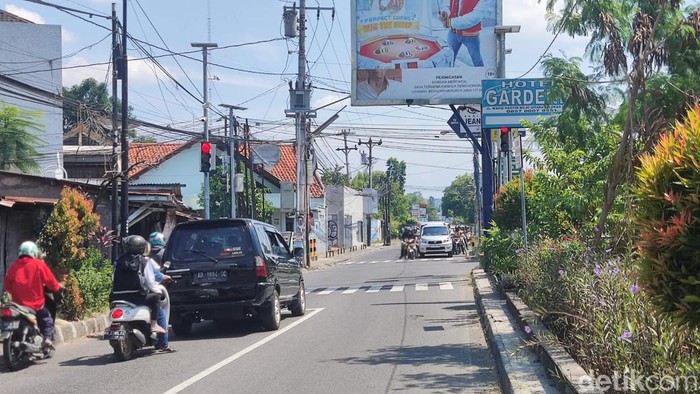 Simpang empat OB, Condongcatur, Depok, Sleman, kini dipasangi APILL. Foto diambil Senin (22/5/2023).