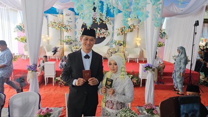 Wanita bernama Adelita Putri Noviana (26) di Kabupaten Sorong, Papua Barat Daya menikah dengan pria warga negara (WN) Korea Selatan (Korsel) Cho Dong Hyun (47).