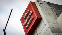 Perusahaan menyampaikan, sejak era pandemi COVID-19 telah melakukan langkah efisiensi dengan menutup beberapa toko/outlet yang tersebar di beberapa kota seperti Surabaya, Semarang, Gresik, Magelang, Bogor, Bekasi dan Jakarta.