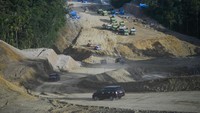 Pembangunan tol ini ditargetkan akan selesai pada 2024.   