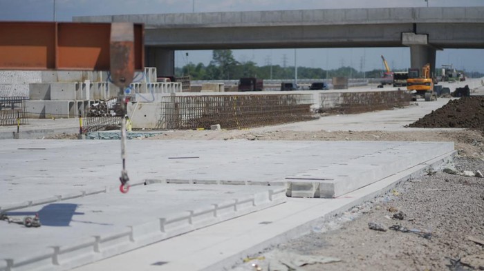 PT Waskita Beton Precast Tbk (WSBP) dipercaya menyuplai produk precast SPRigWP (Sistem Perkerasan Rigid Waskita Precast) untuk Proyek Tol Pasuruan-Probolinggo Seksi 4.