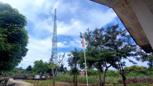 Tower seluler yang membuat geram warga di Desa Letbaun, Kecamatan Semau, Kabupaten Kupang, NTT.