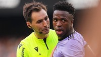 Minggu, 21 Mei 2023, dunia sepakbola kembali tercoreng lewat aksi rasisme di Liga Spanyol. Adalah Vinicius Junior punggawa Real Madrid yang berkali-kali dilecehkan hingga memuncak pada akhir pekan lalu saat bertandang ke Valencia di Stadion Mestalla. Aitor Alcalde/Getty Images
