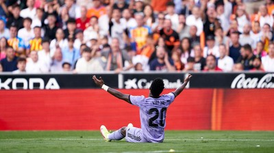 Foto: Penderitaan Vinicius Junior, Dihina sampai Dikartu Merah