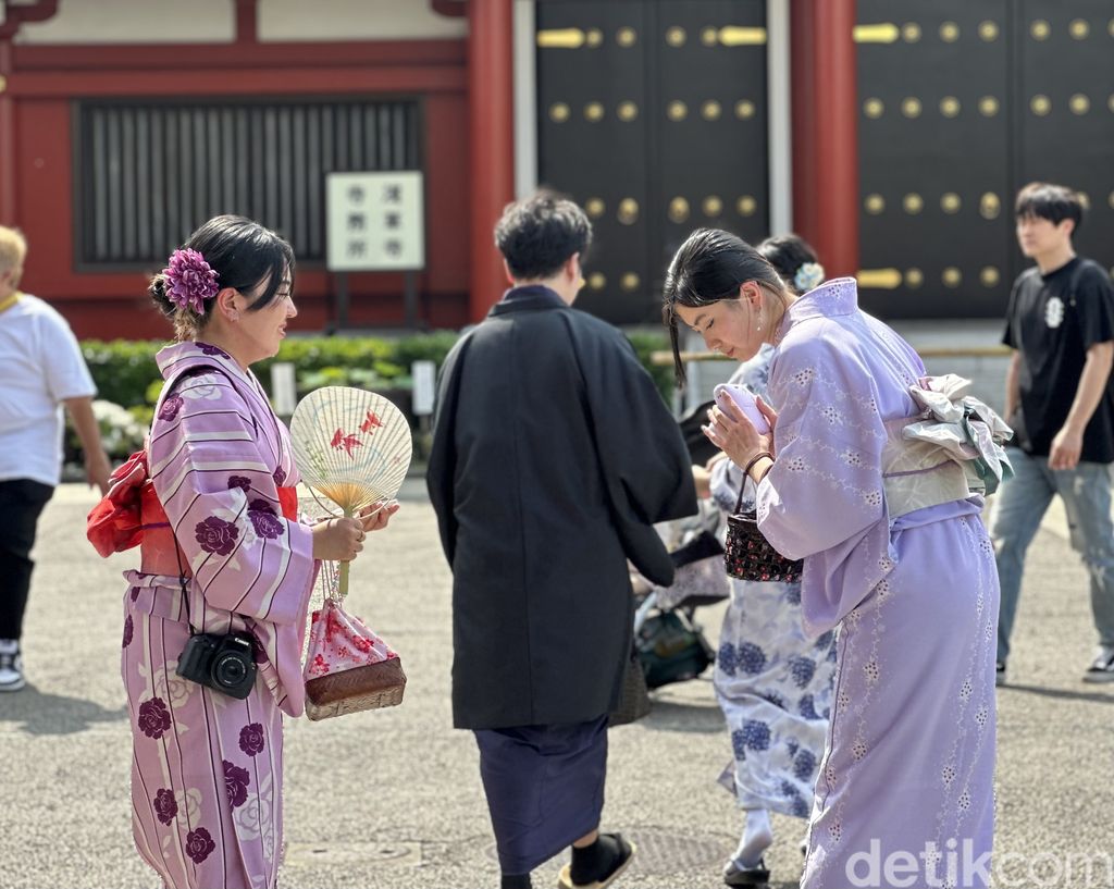 Warga Jepang Warga Jepang berjalan kaki