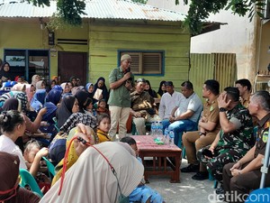 Warga di Medan Labuhan Keluhkan Jalan Rusak-Narkoba ke Walkot Bobby