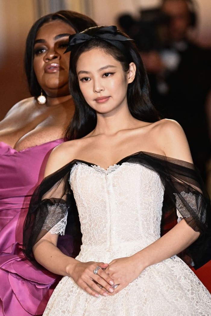 South Korean singer and actress Jennie Kim (R) arrives with US actress Da'Vine Joy Randolph for the screening of the film 