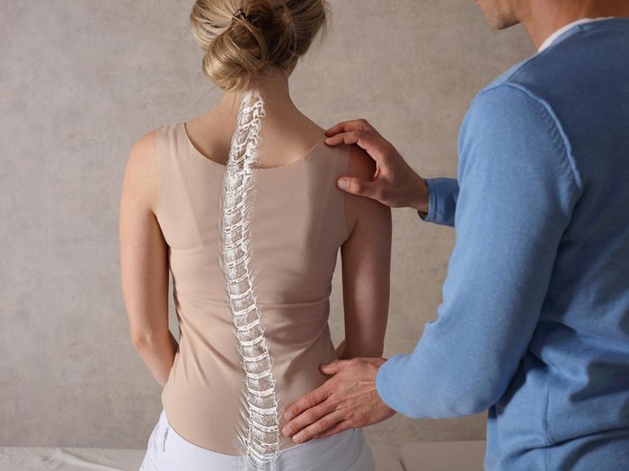 Bahu Nggak Simetris, Skoliosis? Tanya di Sini, Dapatkan Merchandise Menarik