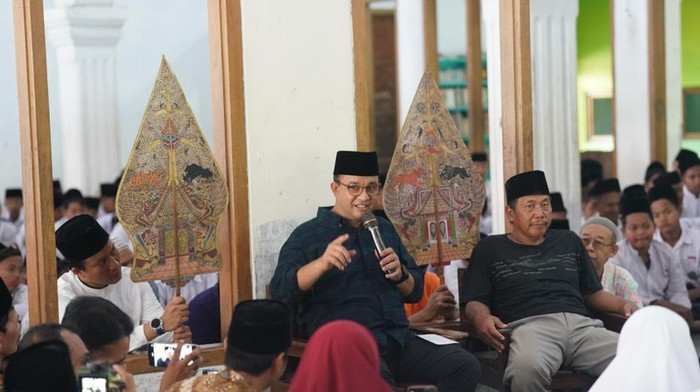Bakal capres Anies Baswedan mengunjungi Ponpes Nurul Huda Sragen, Selasa (23/5/2023).