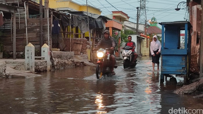 Banjir rob di Kampung Tambakrejo, Semarang, Selasa (23/5/2023).