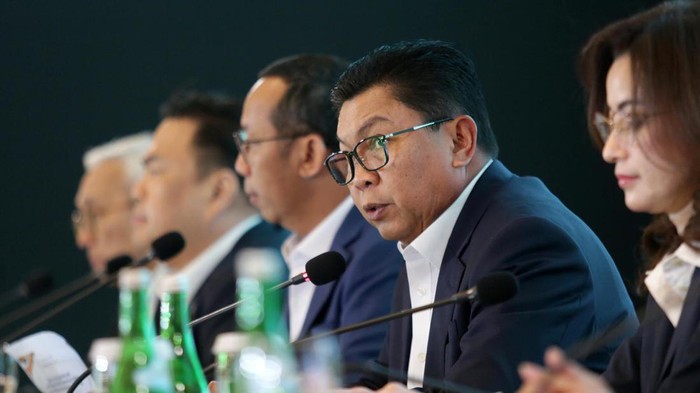 Bank Mandiri akan melakukan penerbitan Penawaran Umum Berkelanjutan (PUB) Obligasi Berwawasan Lingkungan Berkelanjutan atau Green Bond dengan target Rp10 triliun. Hal itu disampaikan dalam paparan publik yang dihadiri Dirut Bank Mandiri Darmawan Junaidi di Jakarta, Selasa (23/5/2023).